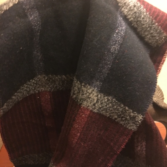 Perry Ellis Unisex Plaid Scarf black burgundy gray with Fringe OS - Picture 2 of 7